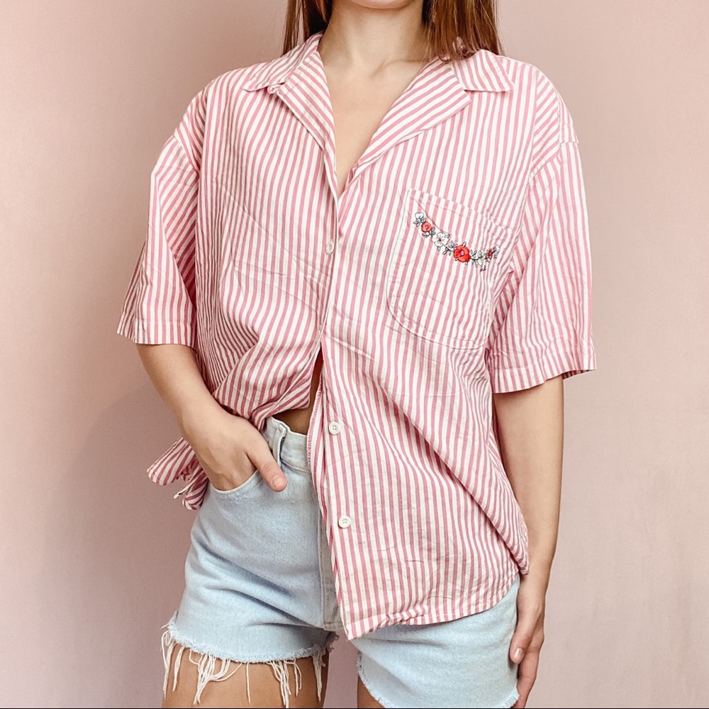⭐️ VINTAGE ⭐️ 90's Floral Embroidered Pocket Top
